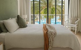 Broadbeach - Shop, Dine & Unwind